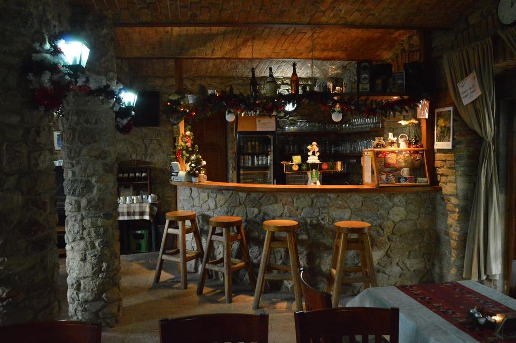 Restaurace A Penzion U Lva Карлштейн Экстерьер фото